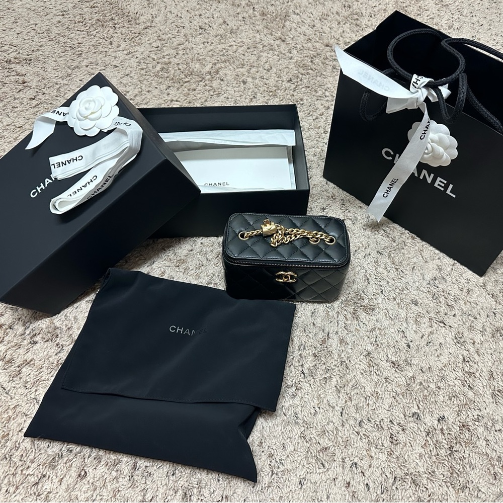 Rare Chanel vanity Bag 2022